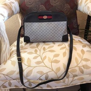 Authentic vintage gucci side handbag